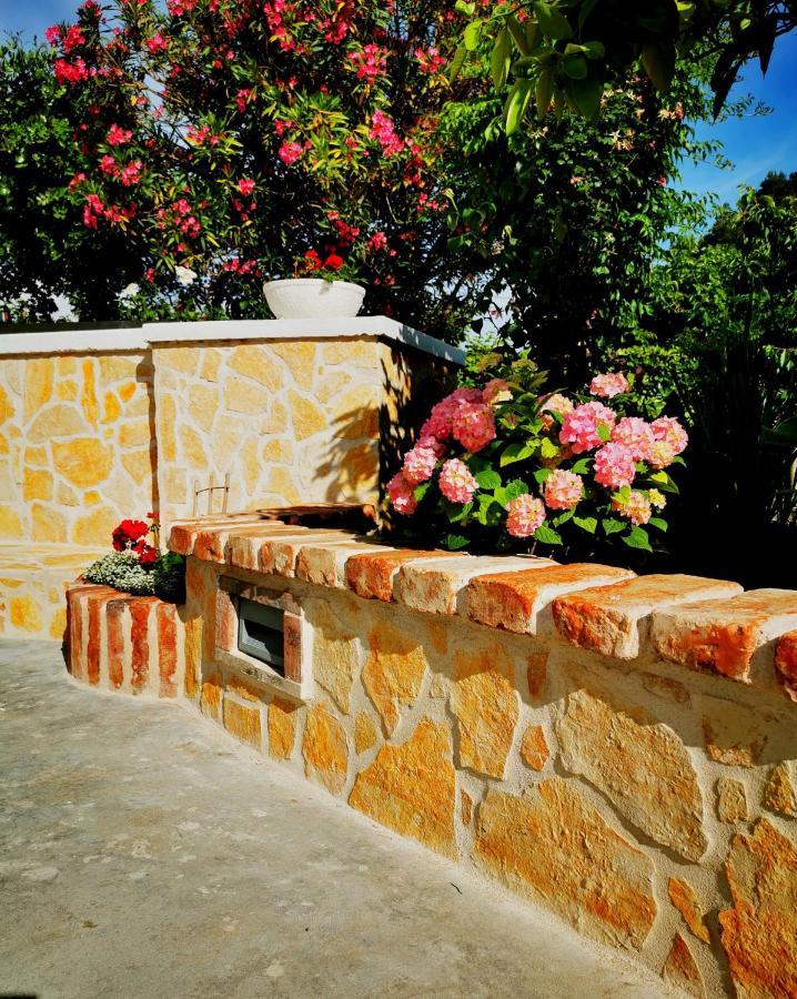 Apartmani Franciska Rab Town Exterior foto