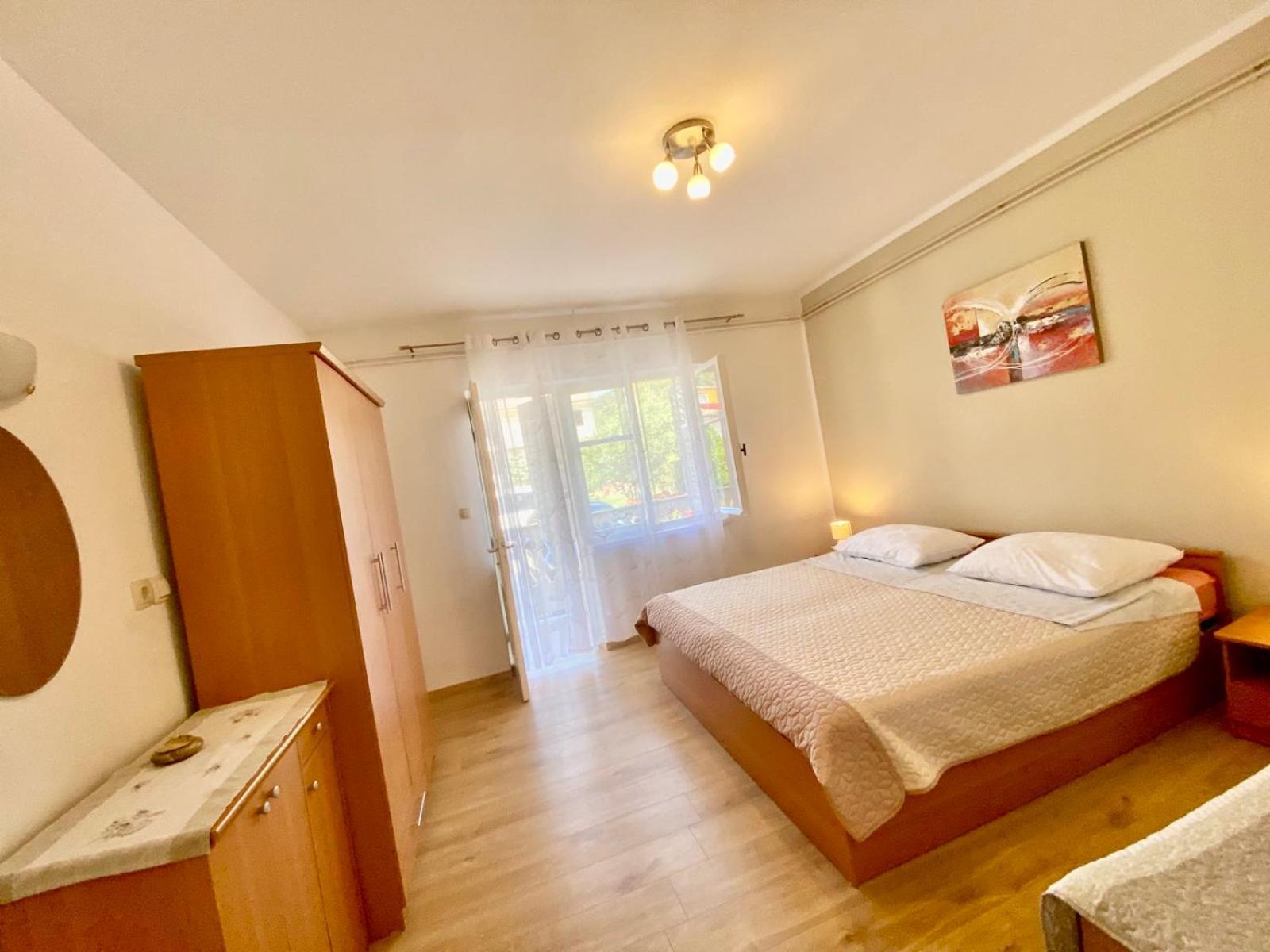 Apartmani Franciska Rab Town Exterior foto