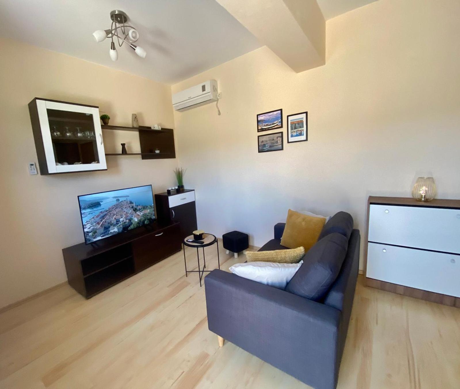 Apartmani Franciska Rab Town Exterior foto