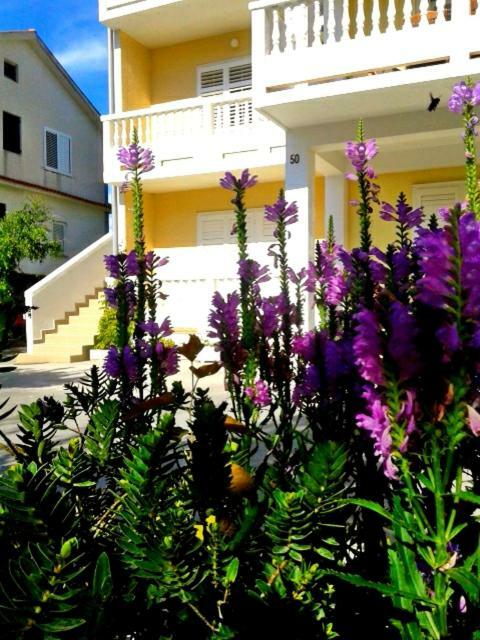 Apartmani Franciska Rab Town Exterior foto