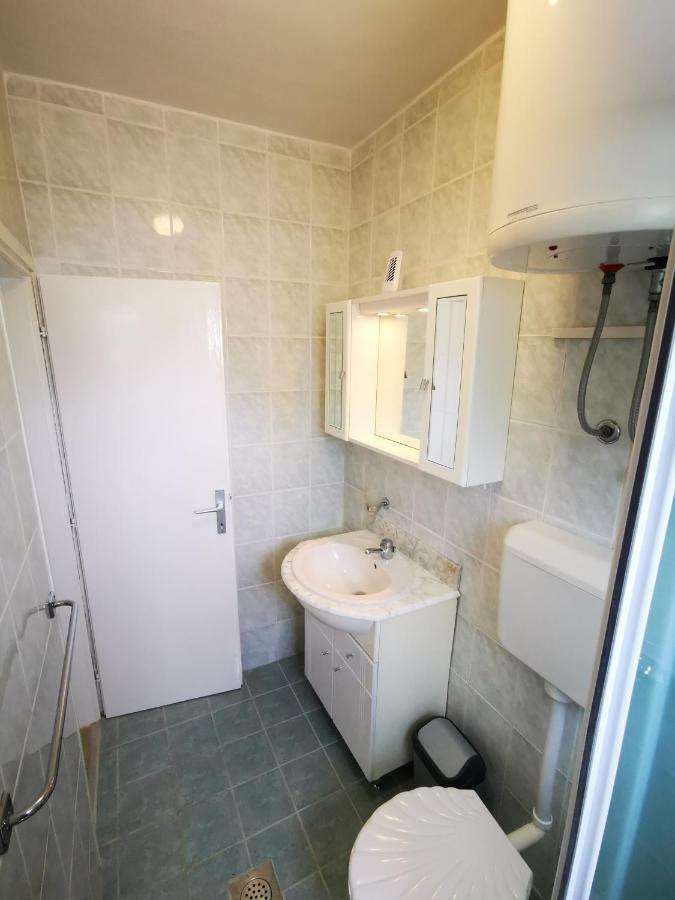 Apartmani Franciska Rab Town Exterior foto